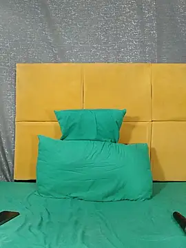HugeTitisxx webcam