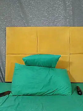HugeTitisxx webcam