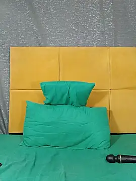 HugeTitisxx webcam