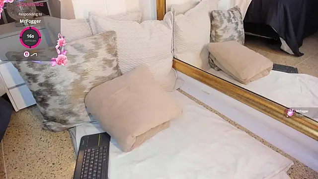 NaylaGrey live webcam show