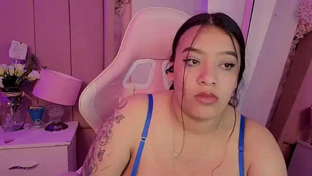 MollyBigBoobs12 webcam