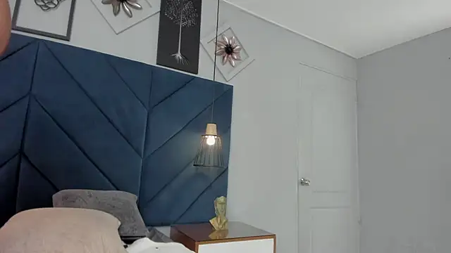 alana_dreams webcam