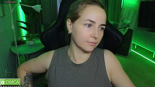 Mira_Mermayd live cam on StripChat