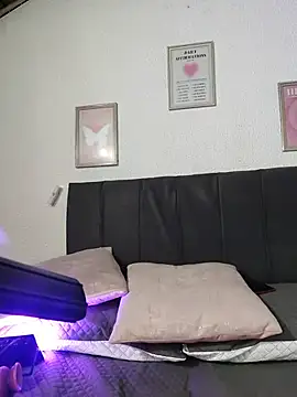 samm_curvy live cam on StripChat