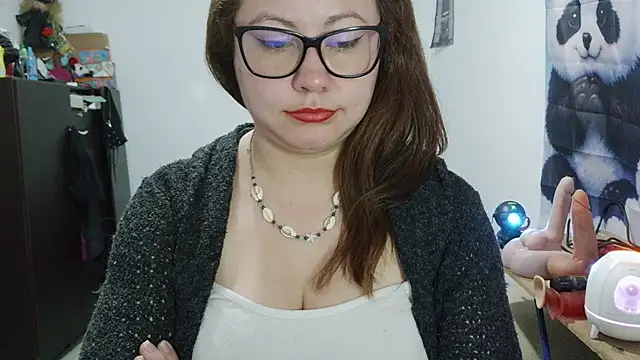 curly_greeneyed webcam