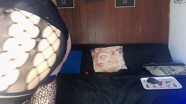 Obey_mee1 webcam