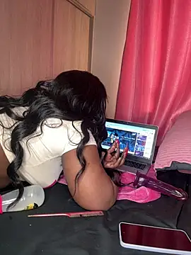 ThickyMel live sex cam