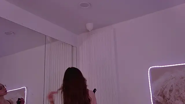 emily_simon - Emily_Simon's free webcam - UK Sex Cams
