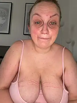 BBW_Nora