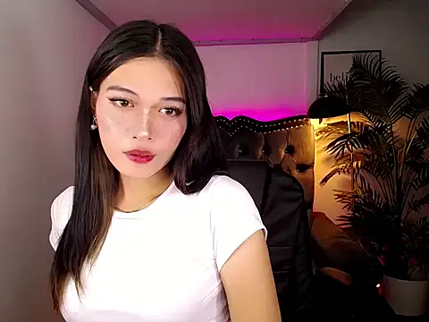 Enchantres_mikay live cam on StripChat