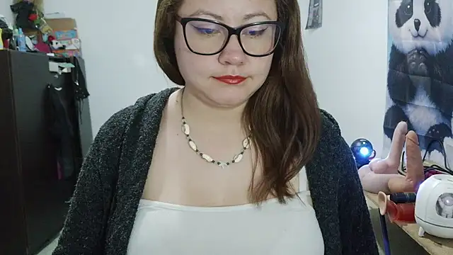 curly_greeneyed webcam