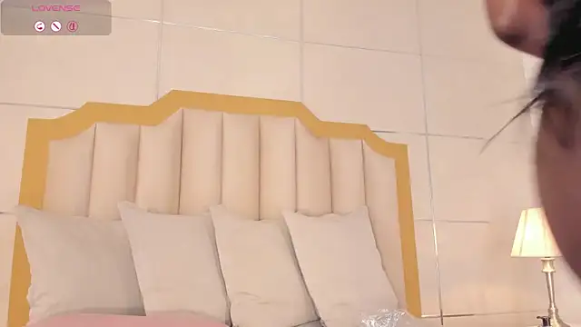 TahliaMoreau webcam