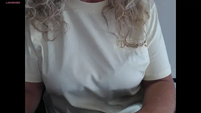 JenniLowen live webcam show