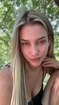 KikiWatson live webcam show