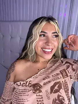 ManuelaVeeleez live webcam show