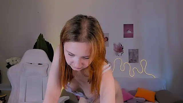 LittlePeach007 live webcam show