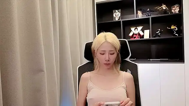 MoonVelour999 webcam