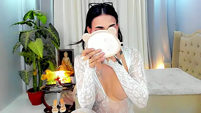 MochaliciousTransOnTop webcam