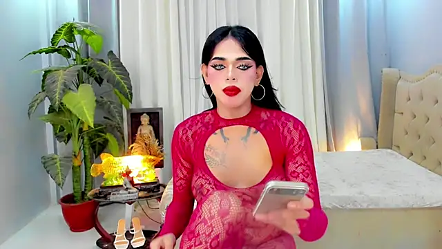 MochaliciousTransOnTop webcam