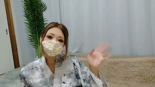 yuu_xxx_yuu (F milf) - 全部脱ぎます♡マスクぽいっ♡