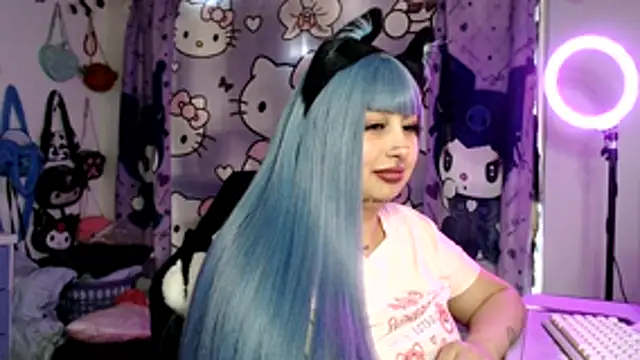 lussyevans24 live cam on StripChat