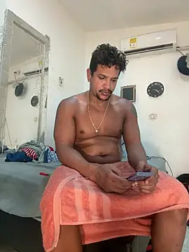 bigdick211292 live cam on StripChat