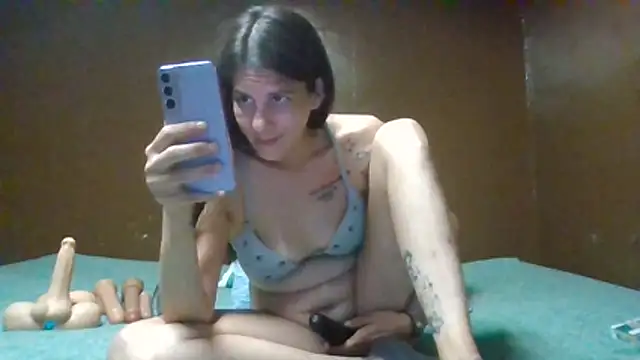 Heavenskyyee live cam on StripChat