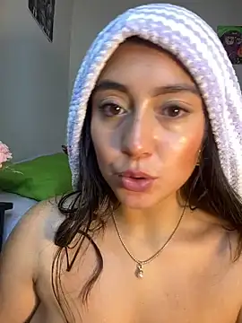 Antonella_Moreau live cam on StripChat
