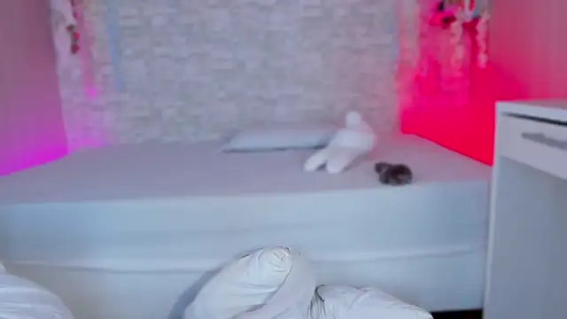 ayla_lux webcam