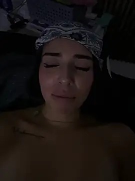 sweetbrunette22 webcam