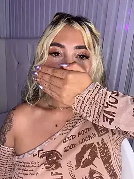 ManuelaVeeleez webcam