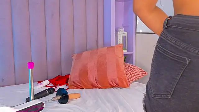 meganlove__ - Meganlove__'s free webcam - UK Sex Cams
