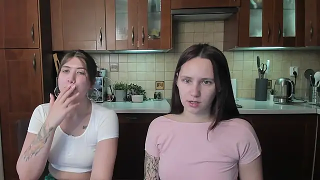 HotCaramellsTV webcam