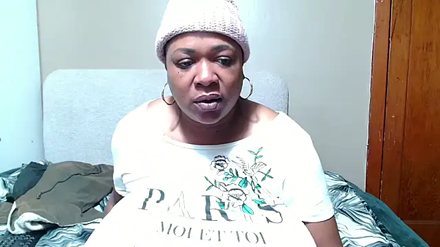 BUSTYQUEEN56_ webcam
