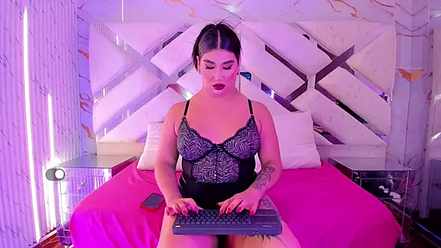 Nina_Strauss webcam
