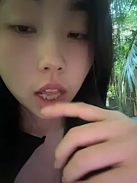 xiaozz-001 live webcam show
