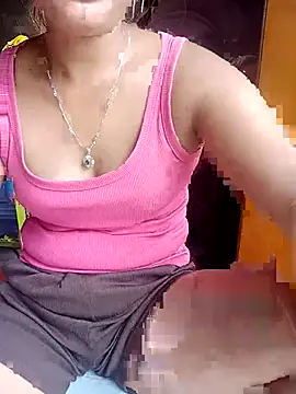 thypham1 live cam on StripChat