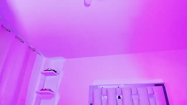 emili_clark live cam on StripChat