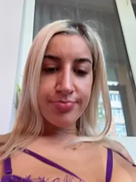 CarlaDesire live webcam show