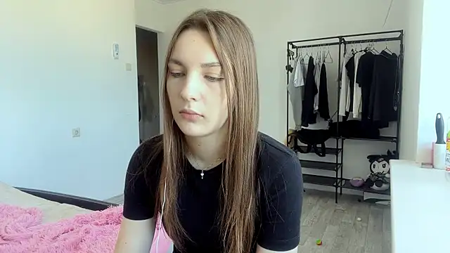 julecawood (F teen) - Lips close to cam ^^