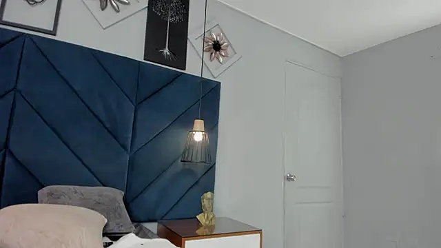 alana_dreams webcam