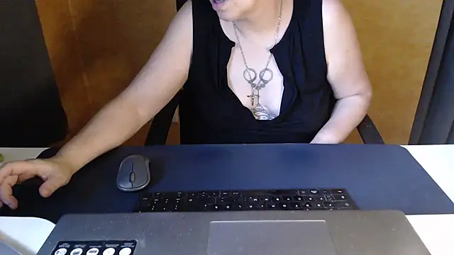 SweetPhoenix76 live cam on StripChat