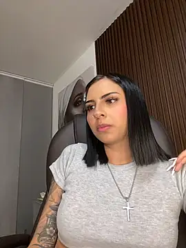 hilary_pinkk (F teen) - show pussy + control domi 🙈