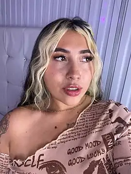 manuelaveeleez (F young) - Boobs Job