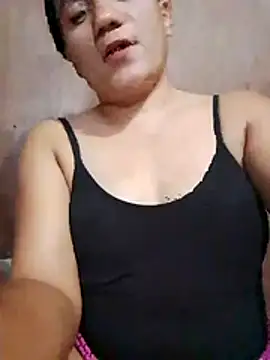 sweetieyan19 live cam on StripChat