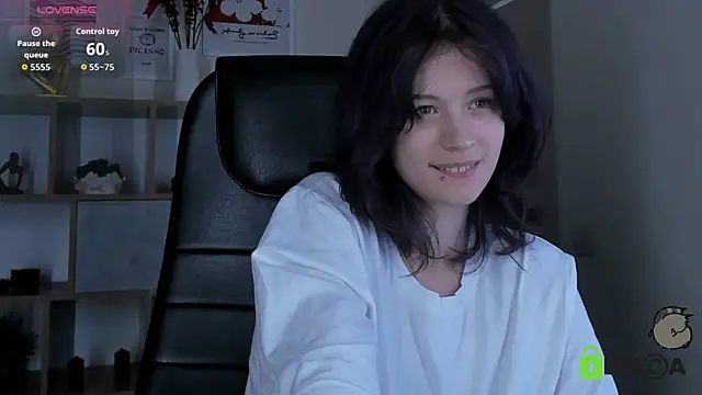 Alina_Mills live cam on StripChat