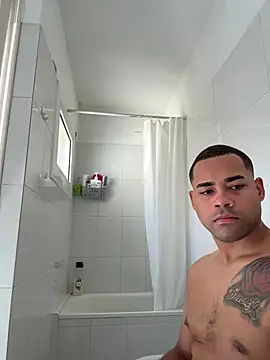 darlinb865 live cam on StripChat