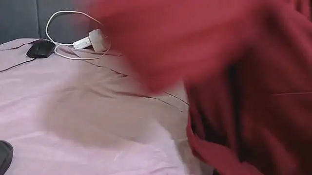 sluttylaura21 webcam