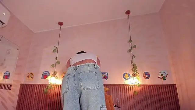 daphne_courtis - Daphne_courtis's free webcam - UK Sex Cams
