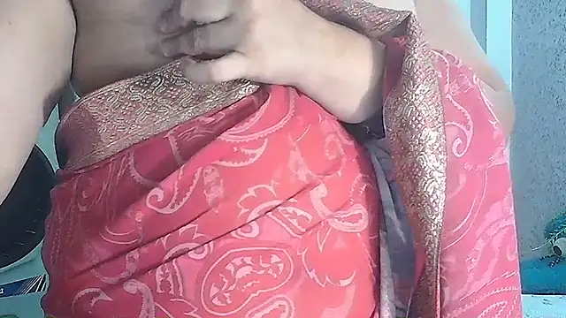 SimmiQueen_77 webcam